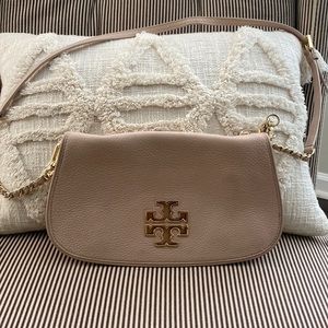 Beautiful blush colored Tory Burch cross body.